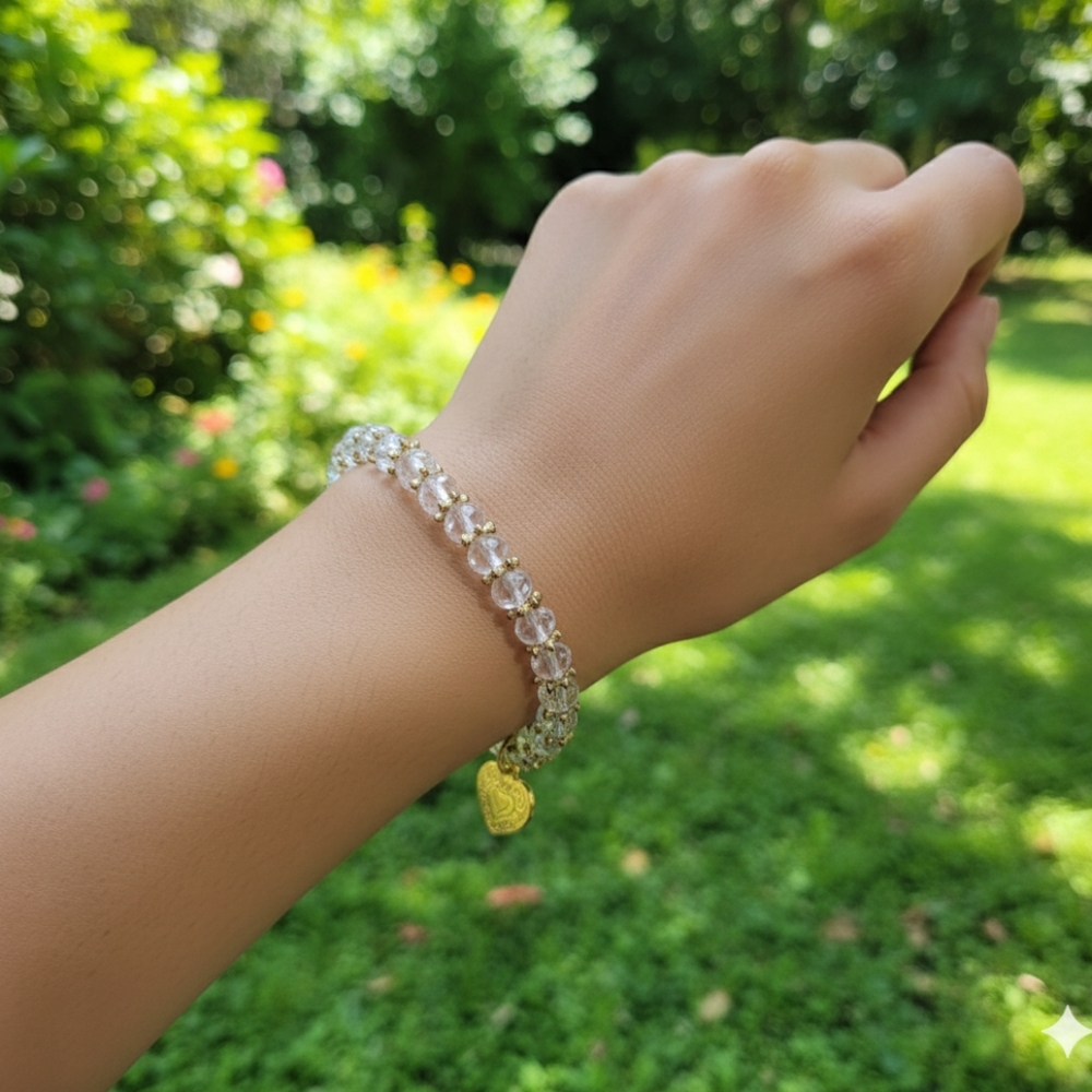 D'Bello Women's NWT Clear Bead Heart Charm Stretchy Bracelet 🐈